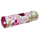 Bunter Haustiertunnel mit pinken und grünen floralen Mustern, mit einem Loch zum Eintritt und einem baumelnden Pom-Pom-Spielzeug.
