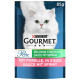 Purina Gourmet Katzenfutterbeutel mit einer weißen Katze auf blauem Hintergrund, beschriftet mit "Perle," 85g, mit Forelle und Spinat in Sauce.