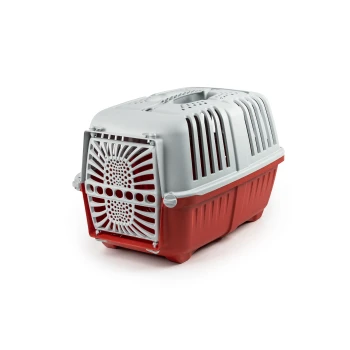 Roter und grauer Haustierträger mit Belüftungsöffnungen, ausgestattet mit einer Vorderseite mit Gittermuster, entworfen für den Transport kleiner Tiere.