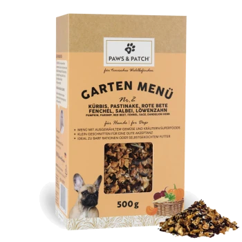 Schachtel Paws & Patch Garten Menü Nr. 2 Hundefutter – Kürbis, Pastinake, Rote Bete, Fenchel, Salbei; 500 g, Hund und ein Haufen der getrockneten Mischung.