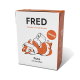 Kartons mit FRED Haustierfutter für Junioren, mit einer verspielten Hundillustration, beschriftet "Pute mit Kartoffeln".
