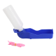 Blauer Halter für Haustierwasserflaschen mit einer klaren Flasche, begleitet von einer pinken Schnur zur Sicherung.