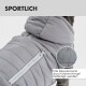 Hellgrauer Haustiermantel mit Kapuze, mit Armlöchern und weichem Innenfutter, beschriftet mit "Leicht & warm" und "Federleicht und kuschelig warm."