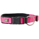 Pinkfarbener Hundehalsband mit gepolstertem schwarzen Innenraum, Kunststoffschnalle, Metall-D-Ring und kleinem grünen/goldenen "HUNTER" Logo.