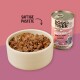 Eine Schüssel mit feuchtem Hundefutter mit einer Dose, die "DOGS'n TIGER Glücksbringer Rind mit Lamm" beschriftet ist und Zutaten wie Pastinake und Heidelbeeren enthält.