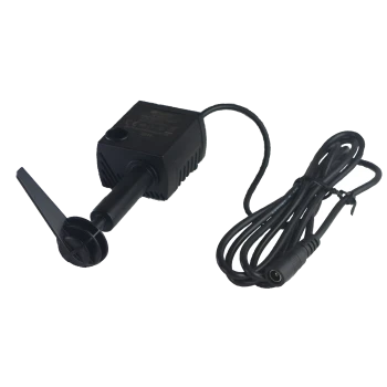 Pompe à eau d'aquarium noire avec un long cordon d'alimentation et une buse détachable, conçue pour un usage en soins pour animaux.