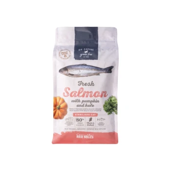 Go Native grain-free cat food bag: Fresh Salmon with pumpkin and kale, sterilised cat, 80% meat content.