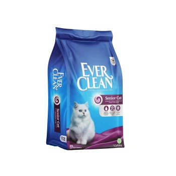 Blaue Tüte von Ever Clean Senior Cat Streu mit einer weißen flauschigen Katze auf der Vorderseite, gekennzeichnet für Katzen ab 7 Jahren.