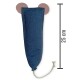 Denim-Katzenspielzeug in Mausform mit Kunstlederohren und Schnur als Schwanz; vertikale Skala mit Angabe 25 cm.