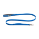 Blaue Hundeleine mit gepolstertem Griff und einem Metallclip, mit einem "Ruffwear"-Logo-Anhänger.