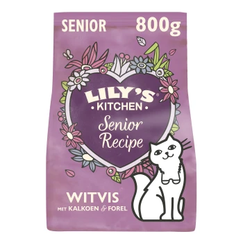 Tüte mit Haustierfutter von Lily's Kitchen Senior Recipe, 800g, mit einer Illustration einer weißen Katze und floralem Design, beschriftet mit "Witvis met Kalkoen & Forel."