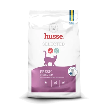 Katzenfutterbeutel mit der Aufschrift "Sterilised" für kastrierte oder sterilierte Katzen, mit einer Katzen-Grafik, einem Gewichtskontrollsymbol und dem Markennamen "husse."