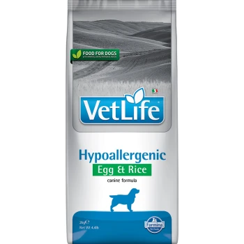 VetLife Hypoallergenisches Ei & Reis Hundefutterverpackung, mit einem blauen Logo, grünem Etikett mit der Aufschrift "Futter für Hunde" und einer Silhouette eines Hundes.