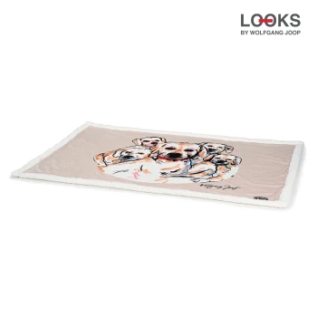 Een gezellige huisdierdeken met een kleurrijke illustratie van meerdere honden op een zachte beige achtergrond, met een pluizige witte rand.