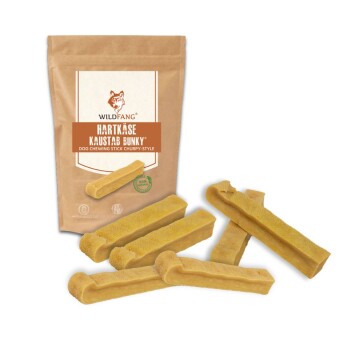 Wildfang Hartkäse Kaustab Bunky Hundekauknochen mit Verpackung und sechs angezeigten Kauknochen.