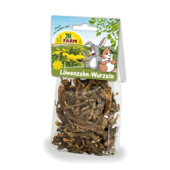 Löwenzahnwurzeln in einer durchsichtigen Tüte mit einem bunten Etikett, das einen Hasen und ein Meerschweinchen zeigt, beschriftet mit "Löwenzahn-Wurzeln" von JR FARM.