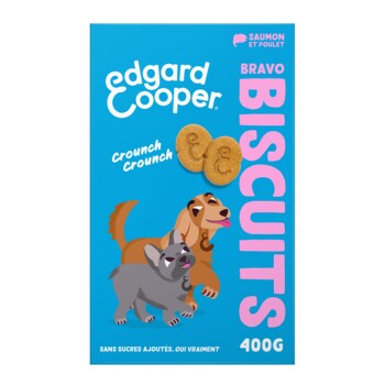 Emballage des biscuits Edgard Cooper Bravo mettant en scène un chien joueur et un chat, avec le texte "Crunch Crunch" et "400G".
