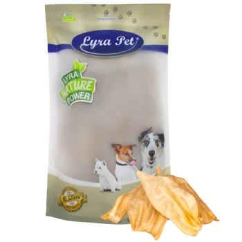 Rinderohren ca. 20 g 2 kg Eine Tüte Lyra Pet Hundeleckerlis mit der Aufschrift "Lyra Nature Power" und Bildern eines weißen Hundes, eines braunen Hundes und eines Hundes mit blauen Augen. Die Leckerlis sind vorne präsentiert.