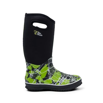 Schwarzer und grüner gemusterter Gummistiefel mit einem Griff, der das Logo "Two Tracks" an der Seite zeigt.