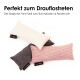 Drei gerippte, rechteckige Katzenspielzeuge (creme, grau, rosa) mit 'LUCYBALU'-Etiketten; Überschrift 'Perfekt zum Drauflostreten'.