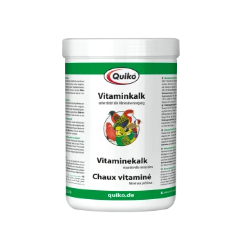 Behälter von Quiko Vitamin Kalk, einem Mineralergänzungsmittel für Vögel, mit bunten Vogelillustrationen und Text in Deutsch, Niederländisch und Französisch.