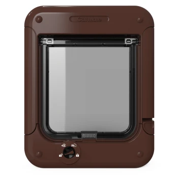 Braune Katzenklappe mit einer transparenten Klappe, mit einem Verriegelungsmechanismus und dem Markennamen "CatMate" oben.