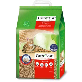 Worek ekologicznego żwirku dla kotów Cat's Best Original z tabby kotem na drewnie, prezentujący cechy: "Zatrzymuje zapachy," "Biodegradowalny," "Można spłukiwać."
