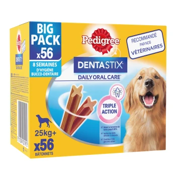 Pedigree Dentastix Daily Oral Care grote verpakking met 56 sticks, met een glimlachende golden retriever en 'Triple Action' voordelen.