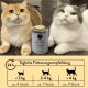Zwei Katzen sitzen neben einer Dose "Vitality Body Treats" mit Fisch- und Hühnergeschmack, die Fütterungsempfehlungen nach Gewicht zeigt.