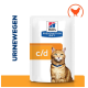 Verpakking van Hill's Prescription Diet c/d kattenvoer, met een kat met een blauwe halsband, gelabeld 'URINEWEGEN' en een kip icoon.