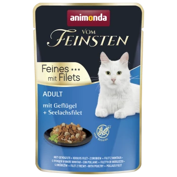 Animonda Vom Feinsten Katzenfutterbeutel mit weißer Katze; Text: 'Feines mit Filets', 'ADULT', 'mit Geflügel + Seelachsfilet'