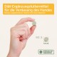 Hand hält eine grüne Hundediät-Ergänzungstablette, die für die Verdauung gekennzeichnet ist, mit einem Durchmesser von 1,5 cm und einer Menge von 90.
