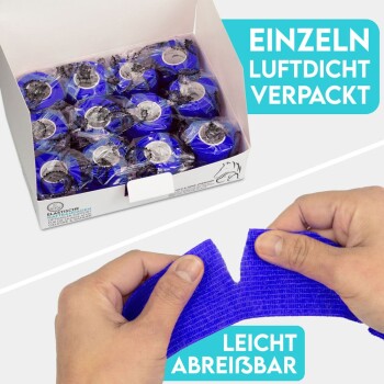 Eine Hand hält einen blauen elastischen Verband mit einer Schachtel einzeln verpackter blauer Verbände dahinter, mit deutschem Text.