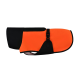 Helle orangefarbene Hundejacke mit schwarzen Akzenten und einem Schnallenriemen, entworfen für Wärme und Sichtbarkeit.