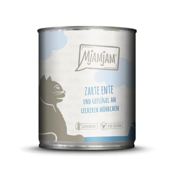 Dose Katzenfutter mit einem Etikett, das 'Mjamjam Zarte Ente und Geflügel an leckeren Möhrchen' liest, mit einer Katzensilhouette und hellblauen Wolken.