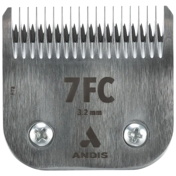 Andis Haarschneiderklinge mit der Bezeichnung '7FC' und einer Schneidlänge von 3,2 mm, mit scharfen Zähnen und einem metallischen Finish.