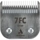 Andis Haarschneiderklinge mit der Bezeichnung '7FC' und einer Schneidlänge von 3,2 mm, mit scharfen Zähnen und einem metallischen Finish.