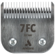 Andis Haarschneiderklinge mit der Bezeichnung '7FC' und einer Schneidlänge von 3,2 mm, mit scharfen Zähnen und einem metallischen Finish.