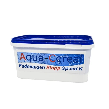 Behälter von Aqua-Cereal Fadenalgen Stopp Speed K, entworfen für den Einsatz im Aquarium, mit einem blauen Deckel und einem Wassertropfen-Design.