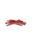 Ein Haufen dünner, roter Hundeleckerlis, die unordentlich auf einem weißen Hintergrund angeordnet sind.