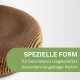 Einzigartig geformter Kratzbaum für Katzen mit strukturierter Oberfläche und Text: "SPEZIELLE FORM für besonderen Liegekomfort besonders langlebiger Karton."