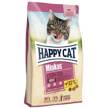 Die Happy Cat Minks's Sterilised Adult Katzenfutterverpackung zeigt eine verspielte Katze, die sich die Lippen leckt, mit 83% Geflügelanteil und Nährstoffunterstützungsansprüchen.