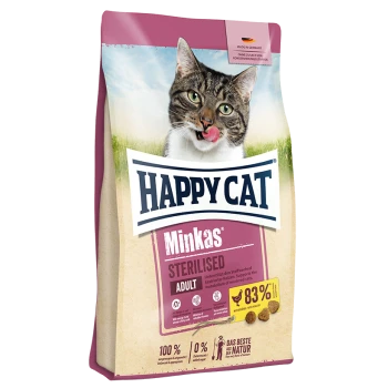 Die Happy Cat Minks's Sterilised Adult Katzenfutterverpackung zeigt eine verspielte Katze, die sich die Lippen leckt, mit 83% Geflügelanteil und Nährstoffunterstützungsansprüchen.