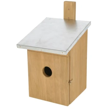 Holzvogelhaus mit einem Metalldach, mit einem runden Eingang und einer Seitentür für den Zugang.