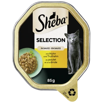 Nourriture pour chats Sheba Selection en sauce, avec du poulet et de la dinde, paquet de 85g, avec une image de chat gris sur l'étiquette.