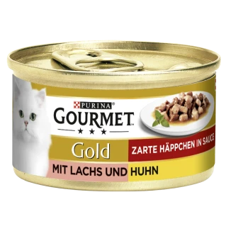 Eine Dose Purina Gourmet Gold Katzenfutter mit einer weißen Katze auf dem Etikett, beschriftet mit 'Zarte Häppchen in Sauce mit Lachs und Huhn.'