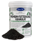 Lyra Pet Dose „Premium‑Futterkohle Granulat (Für eine natürliche Darm‑Balance)“ mit einem Haufen schwarzer Holzkohlegranulate.