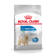 Sac de nourriture pour chiens Royal Canin Light Weight Care avec illustration de petit chien et texte : "Aide à limiter la prise de poids" et "88% ont atteint un poids plus sain."