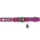 Ein lebhaft pinkfarbener Hundehalsband mit einem silbernen D-Ring und einer schwarzen Schnalle, mit dem Logo "RUFFWEAR" auf einem grauen Patch.