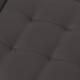 Nahaufnahme eines schwarzen Haustierbettes mit einem gepolsterten Design, mit sichtbaren Nähten und Knopfdetails.